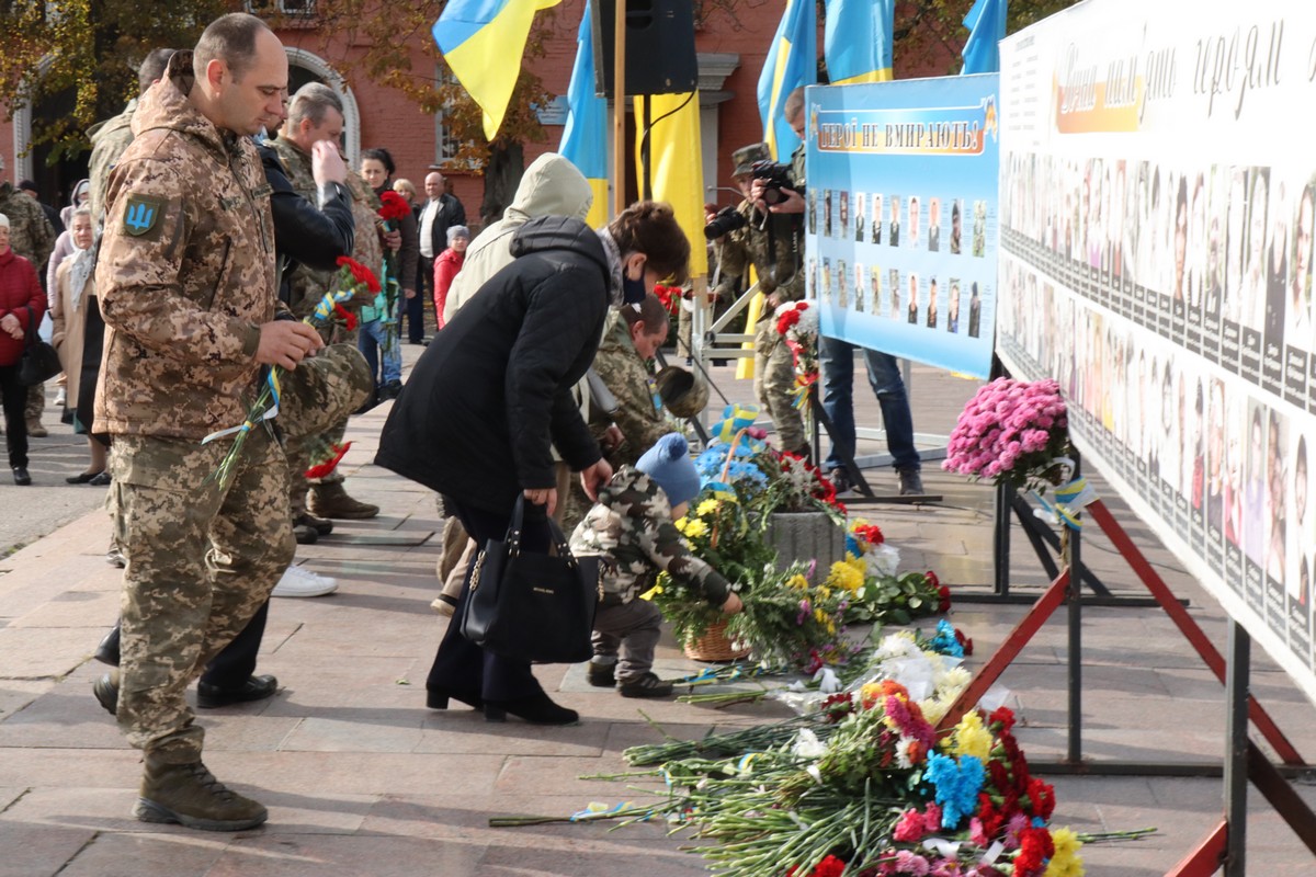 Мільйони людей вірять, що небо нашої України – матері буде мирним, адже його оберігають славні воїни