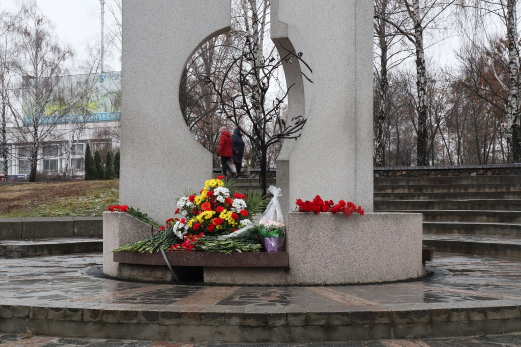 Білоцерківці поклали квіти до пам’ятного знаку «Чорнобильський дзвін»