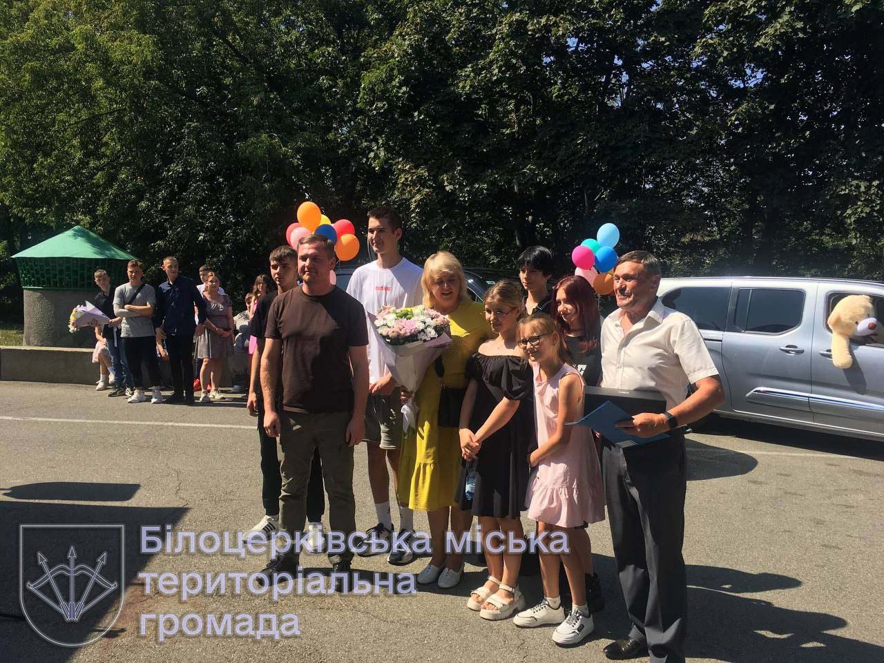Легковий автомобіль подаровано дитячому будинку сімейного типу родини Масло