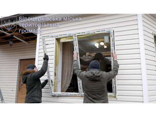 Заміна вікон у будинках, які постраждали від збройної агресії рф в січні ц.р.
