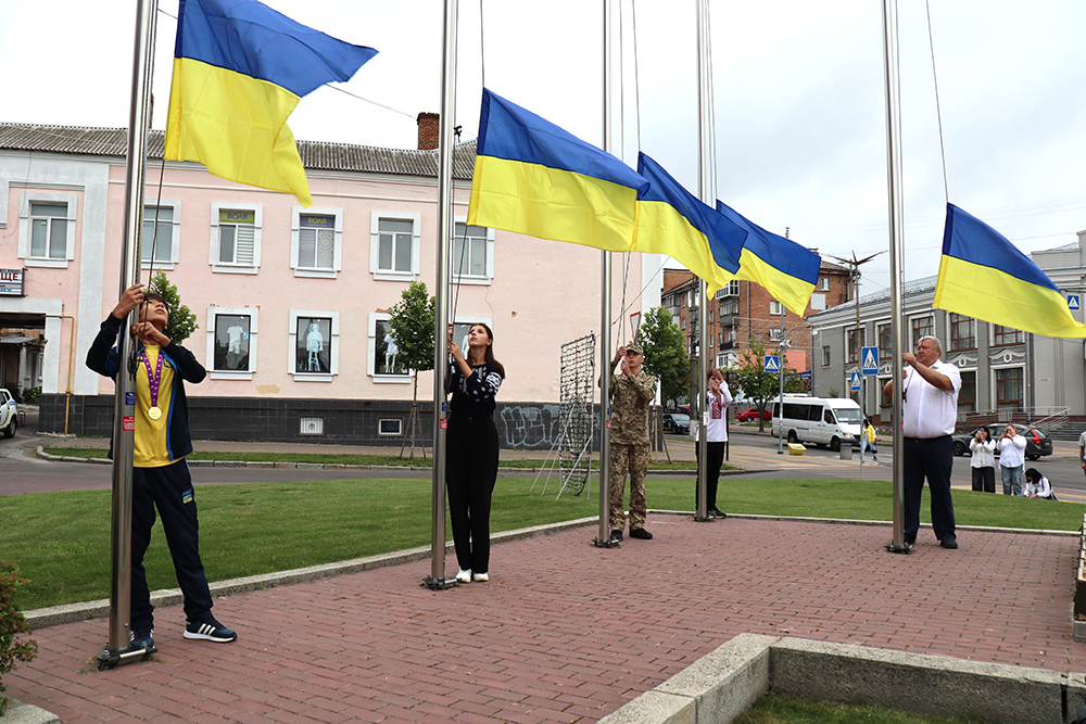 Синьо-жовтий колір нашого прапору - це наш історичний дух, наша совість і символ нашої незламності