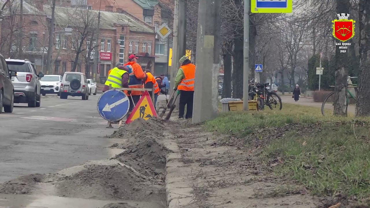Весняне прибирання доріг у громаді