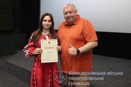 Вручення учням свідоцтв стипендіатів міського голови