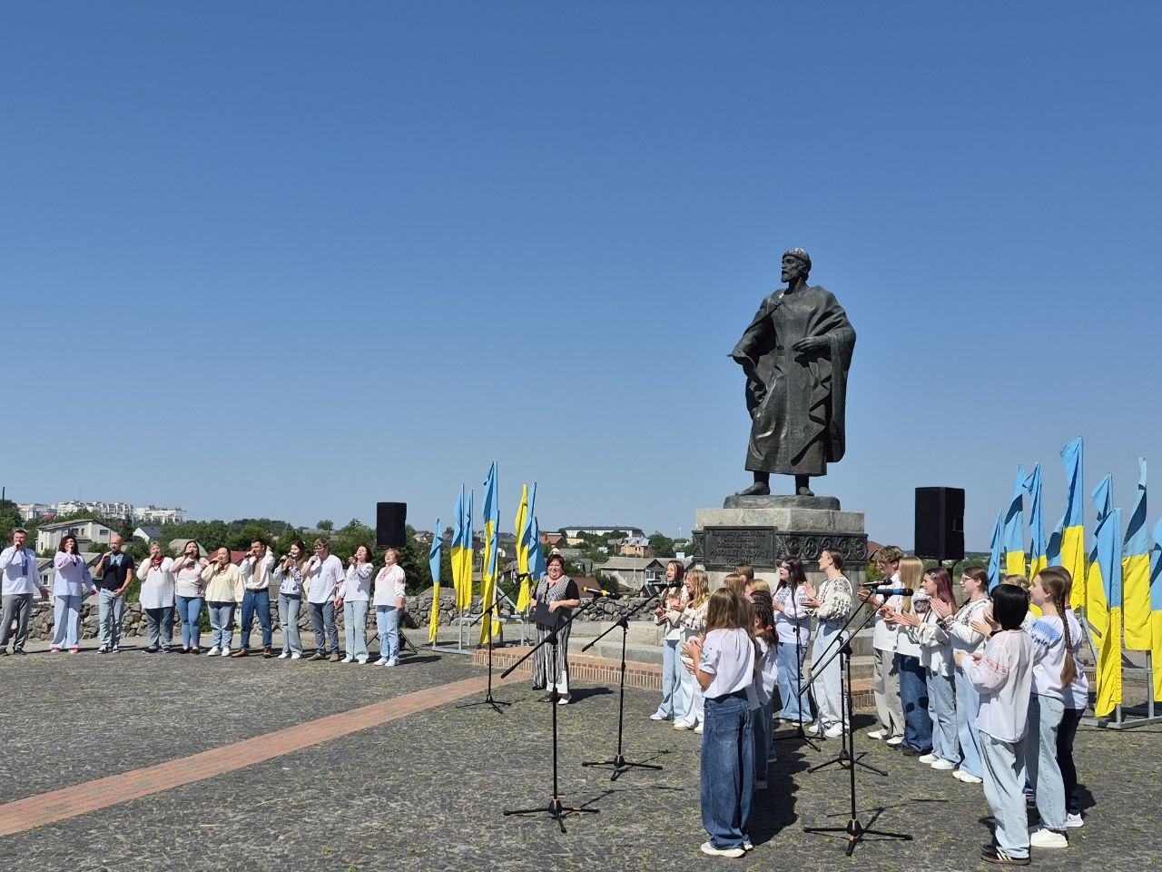 На Замковій горі відбулися урочистості з нагоди Дня Конституції України