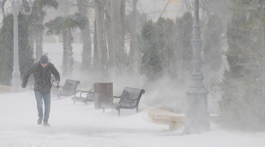 За даними Українського гідрометеорологічного центру очікуються складні погодні умови