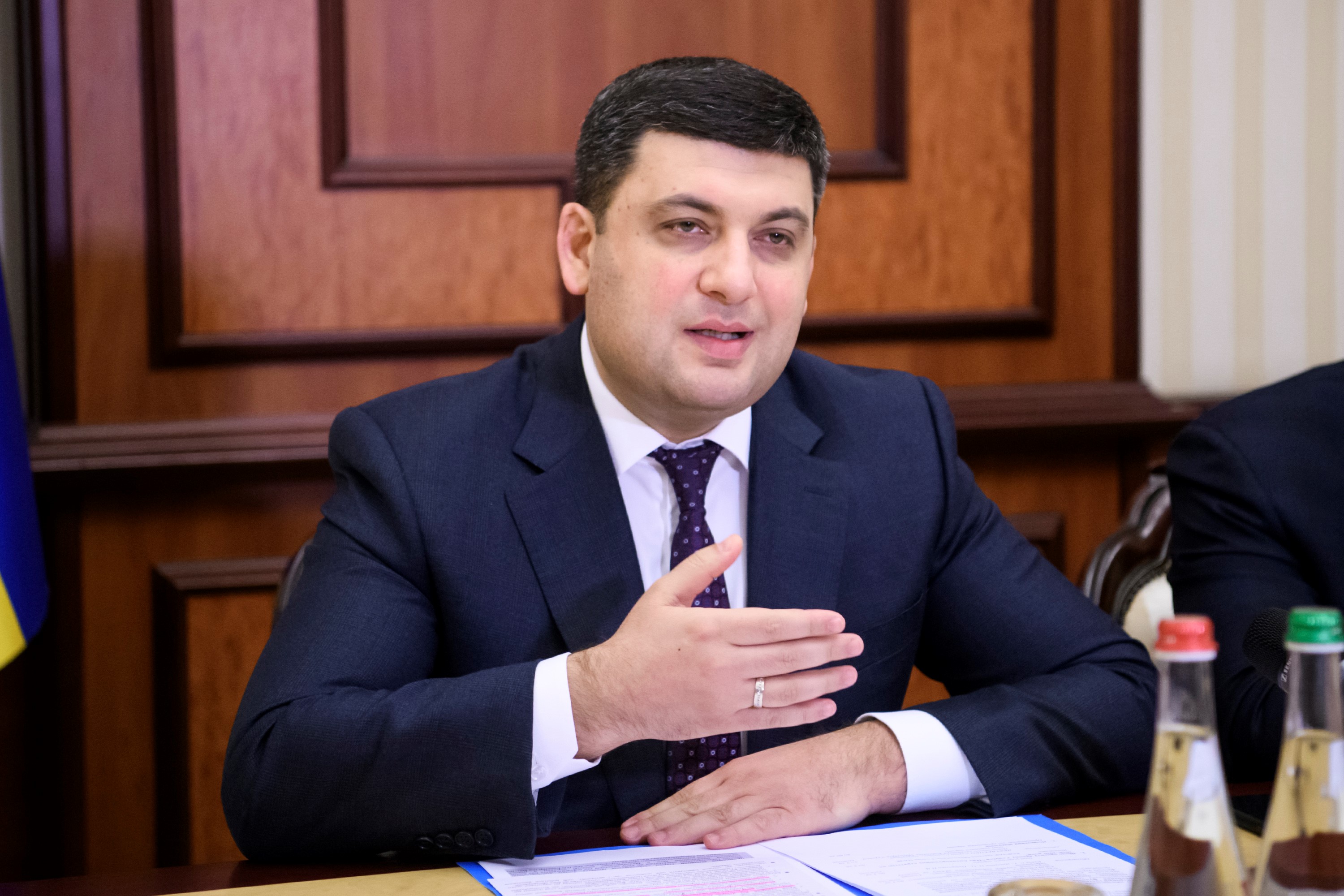 Володимир Гройсман вимагає від НАЗК якісної роботи системи декларування і перевірки декларацій