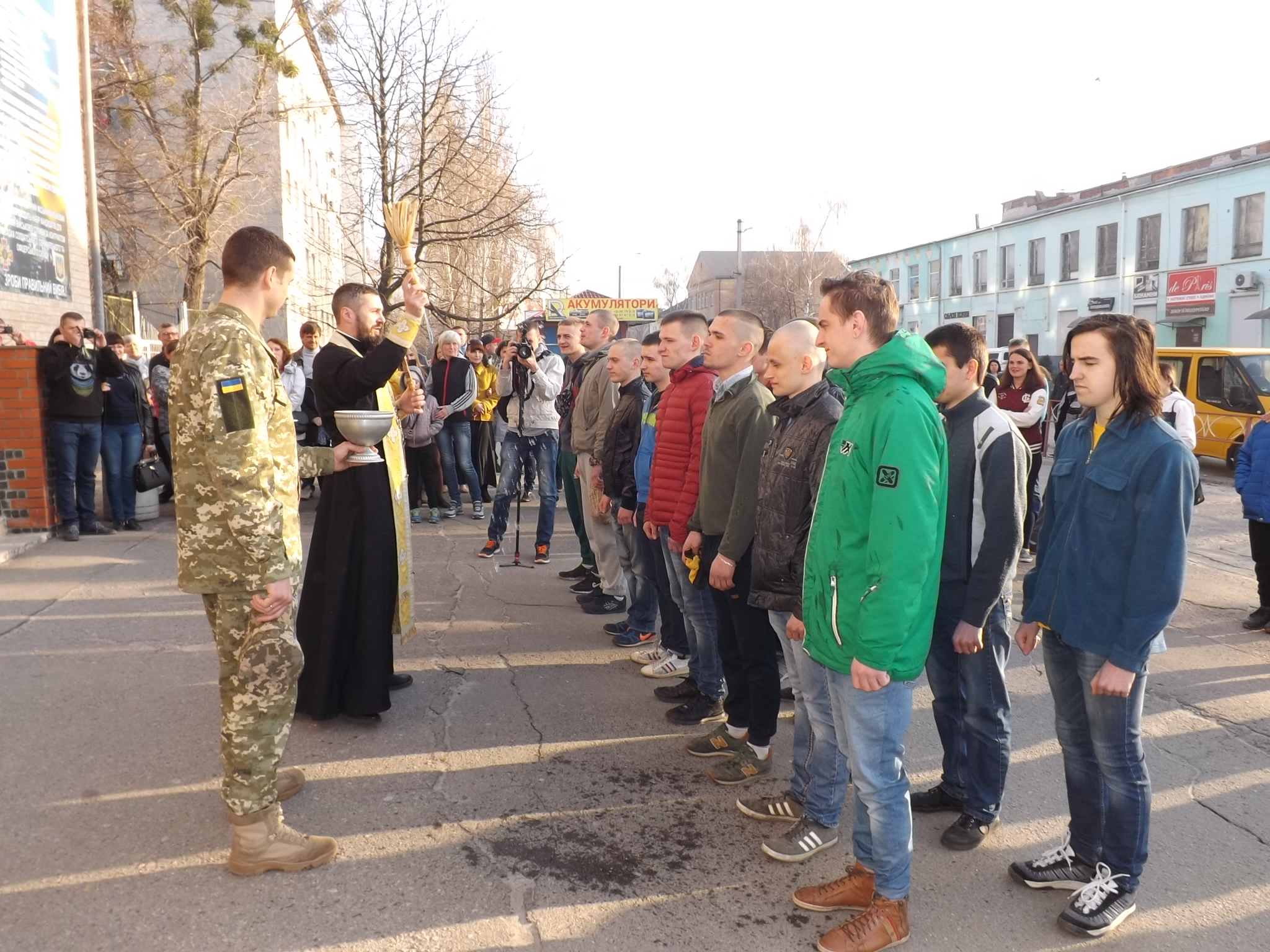 На проходження військової строкової служби в армії вирушили перші призовники