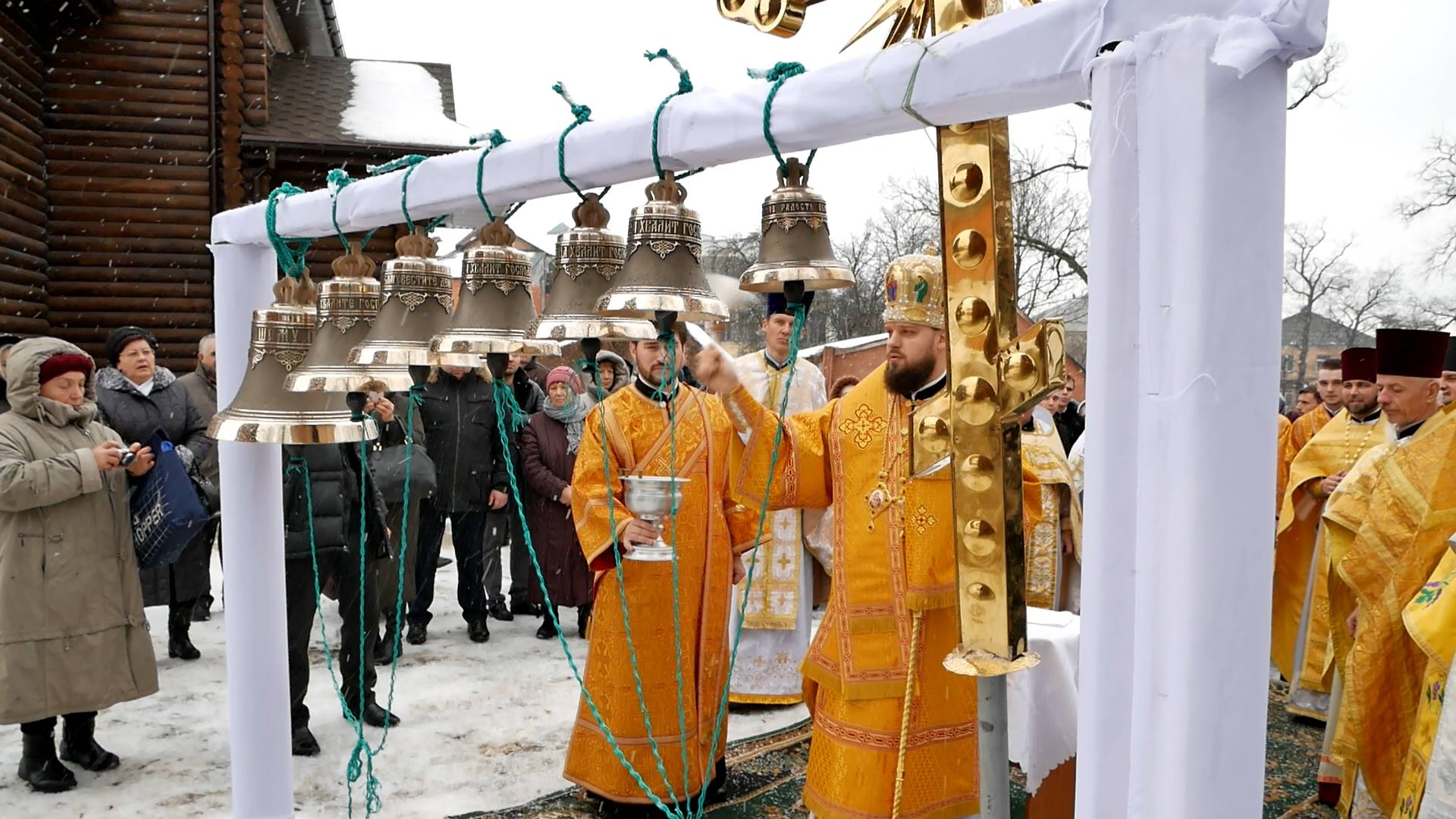 Архієпископ Агапіт провів богослужіння, освячення дзвіниці храму св. Петра Калнишевського  та вручив високі церковні нагороди