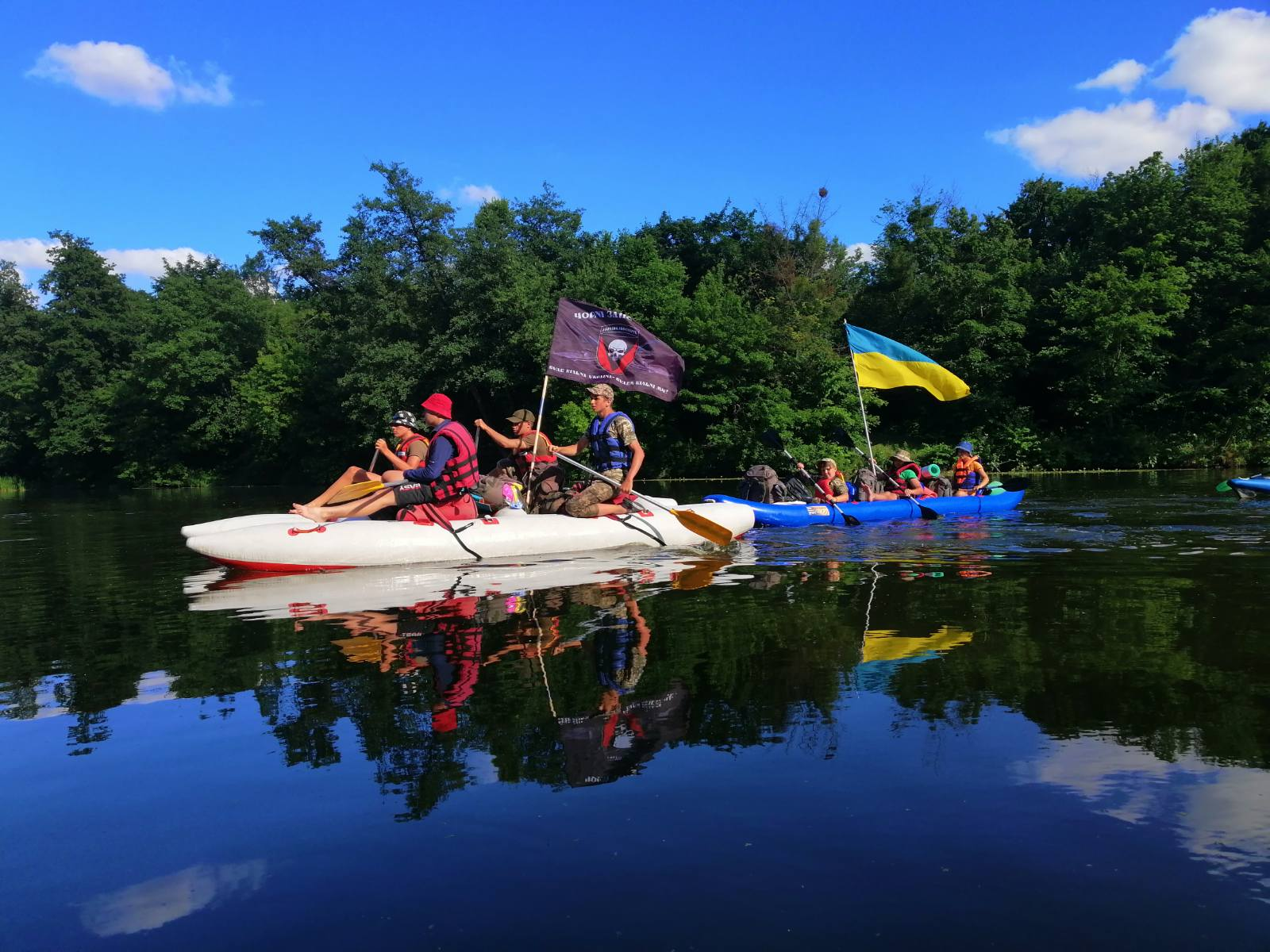 Водний похід по річці Рось під прапором бригади «Чорних запорожців»<br />
